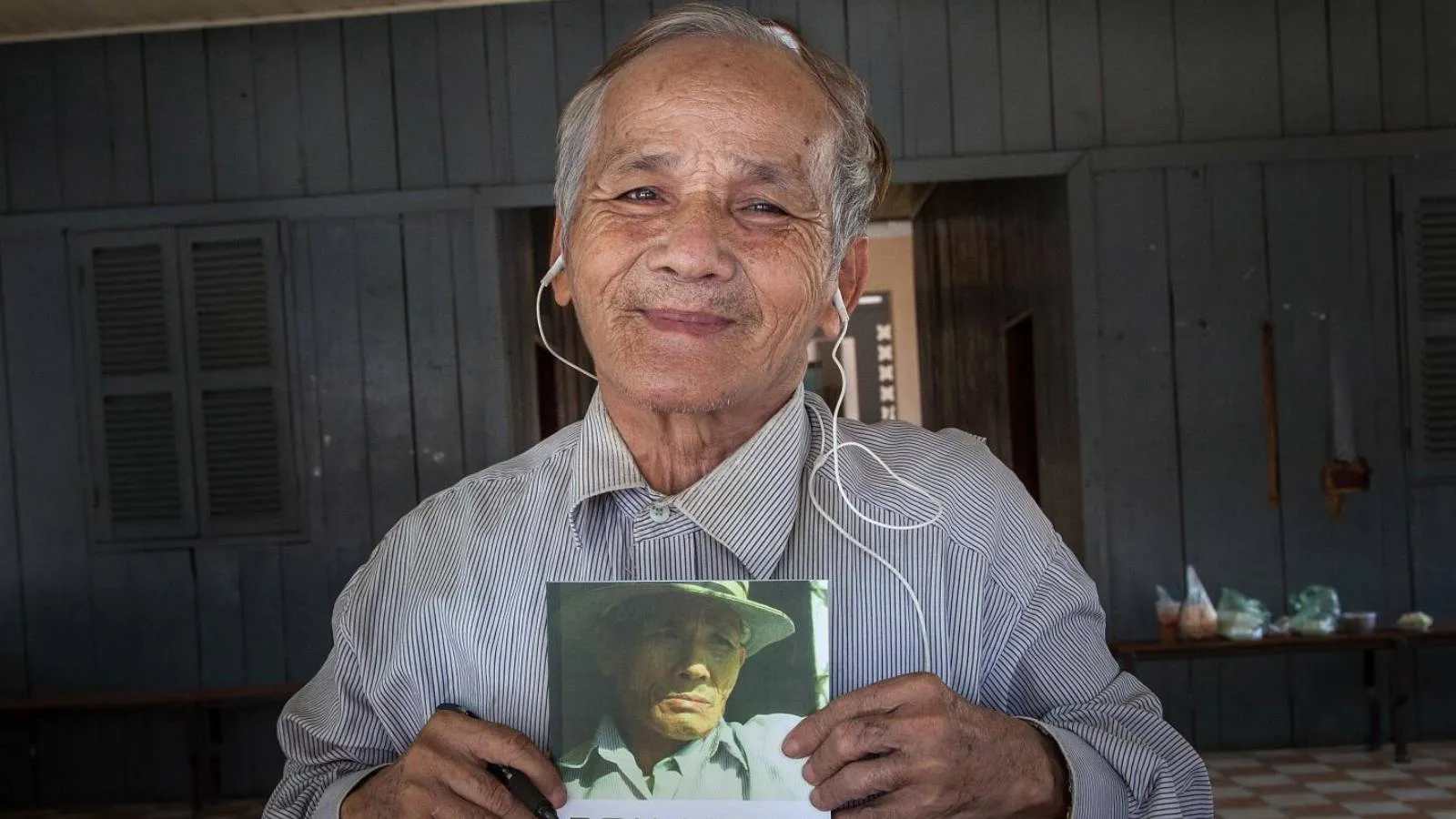 Pol Pot'un diktatörlüğünden portre yaparak kurtulan Meng'e veda