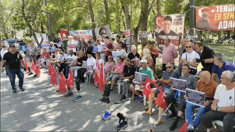 Rutubetle sınanıp gazilerle ağlamak