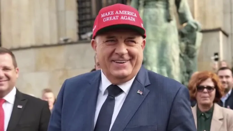 Bosna seçimleri yaklaşırken yere düşen Dodik'i Trump ayağa kaldırdı
