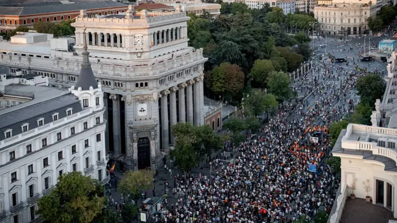 İspanyollar konut krizine karşı Madrid'de meydanlara indi