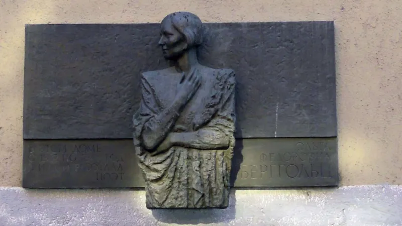 Kuşatmanın sesi: Gazetecilik okudu, şiir yazdı