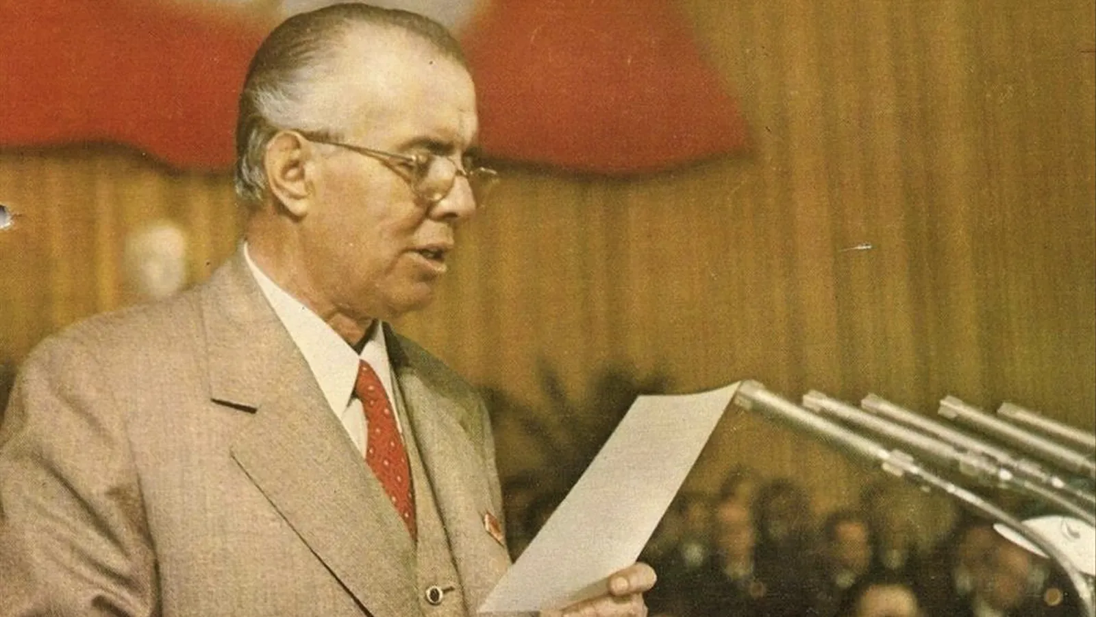 Elektrik, 25 Ekim 1970'te Arnavutluk'un en uzak köyündeki son eve de girdi!