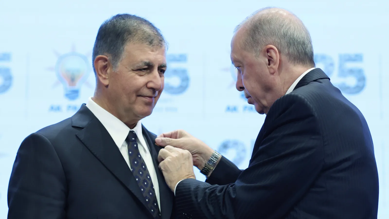 Cemil Tugay AKP’de ama işi kolay olmayacak gibi görünüyor