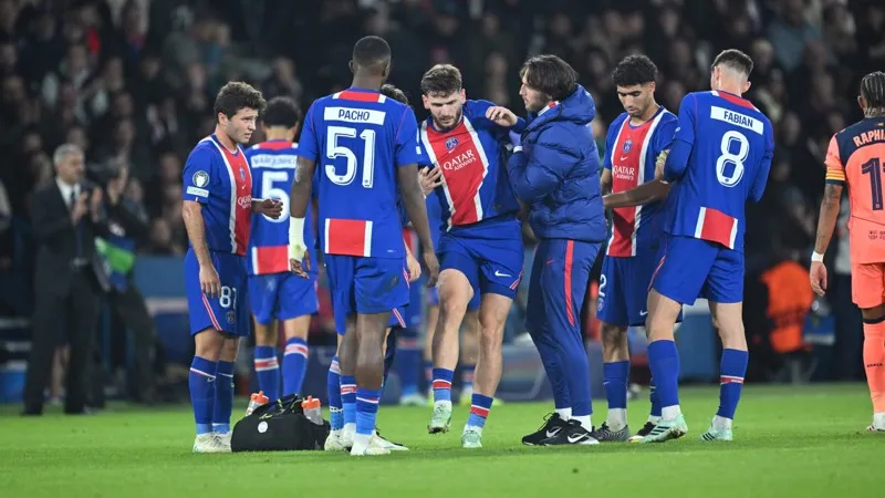 PSG'de Kvaratskhelia şoku: Ameliyat olacağı açıklandı