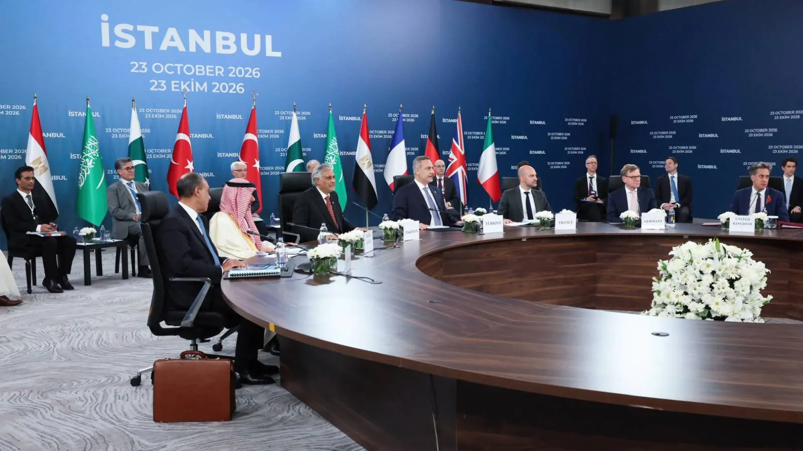 İstanbul'da 8 ülkeden diplomasi zirvesi; Hakan Fidan'dan mesaj: İran'a askeri müdahaleyi kimse onaylamıyor, yeni bir saldırının bölgedeki savaşı yaygınlaştıracağında hemfikiriz