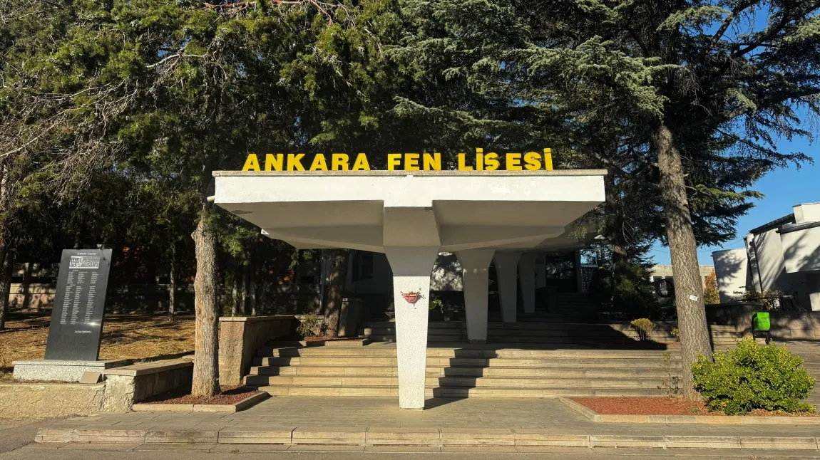 <p>5. Ankara Fen Lisesi &ndash; 494,424</p>
<p>T&uuml;rkiye'nin &ouml;nc&uuml; fen liselerinden Ankara Fen Lisesi, fen bilimleri ve matematik alanlarındaki yoğun m&uuml;fredatıyla tanınıyor.</p>