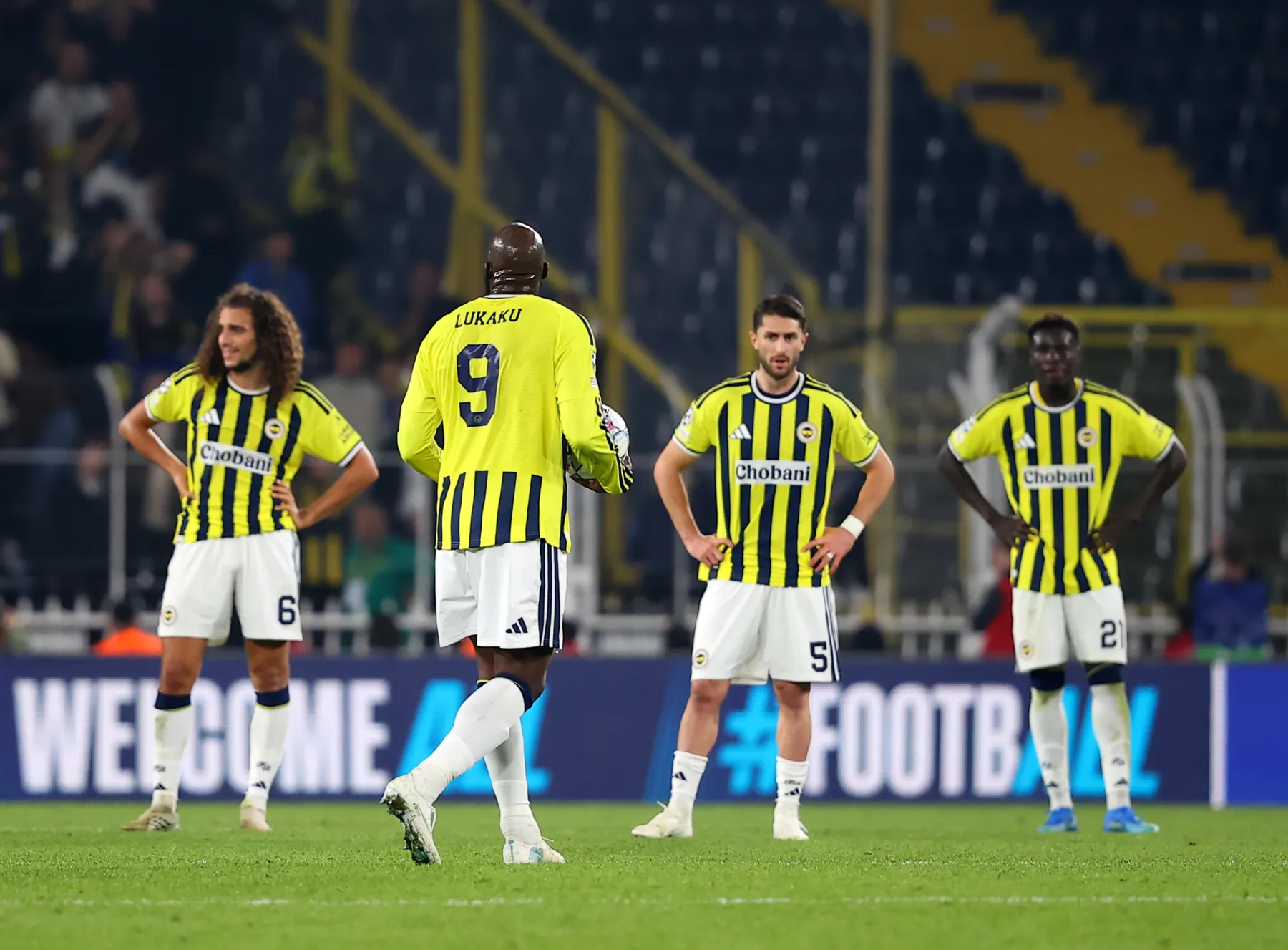 Spor yazarları Fenerbahçe-Slavia Prag maçını yorumladı: Şampiyonlar Ligi'ndeki vasat oyun ilk 24'ü vadetmiyor!