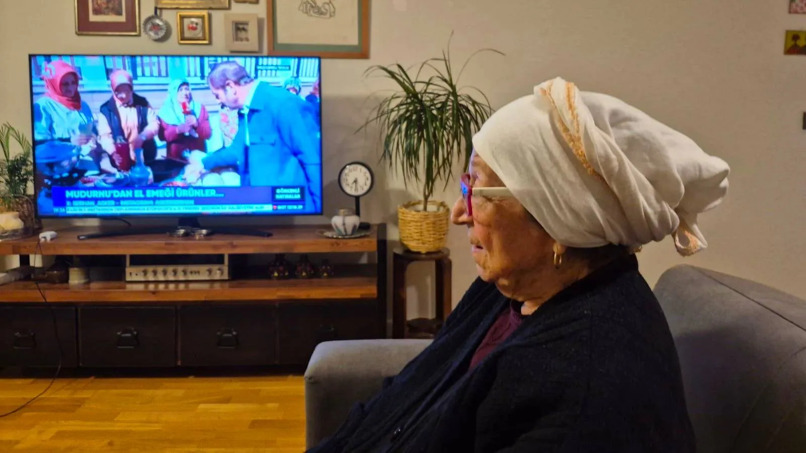 Halk TV susturuldu. Darbeleri, muhtıraları yaşayan annem keşke bunu görmeseydi...