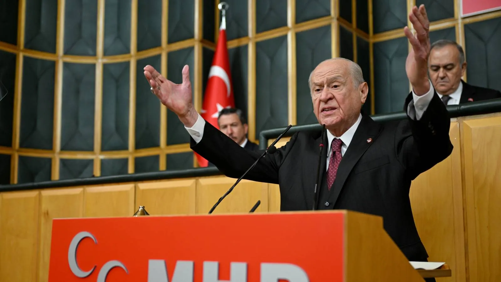 <p>MHP, y&uuml;zde 7,2 oy oranına ulaştı. Araştırmada parti beşinci sırada yer aldı.</p>