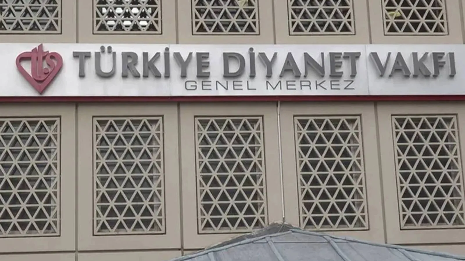 Diyanet Vakfı'ndan 'fon' açıklaması: Görevden almalar tesadüf