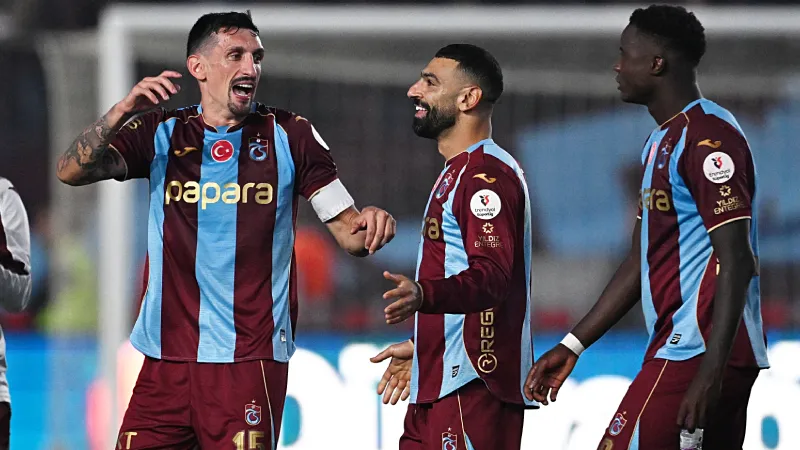 "Kusursuz Fırtına, Kartal'ı da yuttu", "Milli patron Sergen Yalçın", "Fener'in diriliş maçı" | Günün spor manşetleri