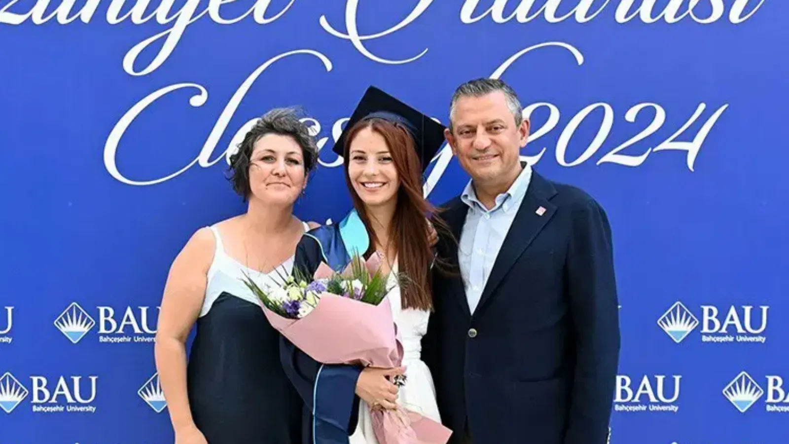 Özgür Özel, kızıyla arasında geçen diyaloğu anlattı: Bir damla yaşlı emoji koymuş...